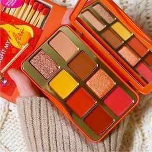 Too faced light my fire eyeshadow palette